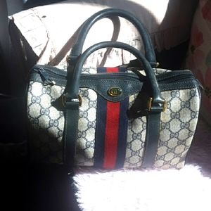 Perfect valentines present Vintage Gucci speedy Navy